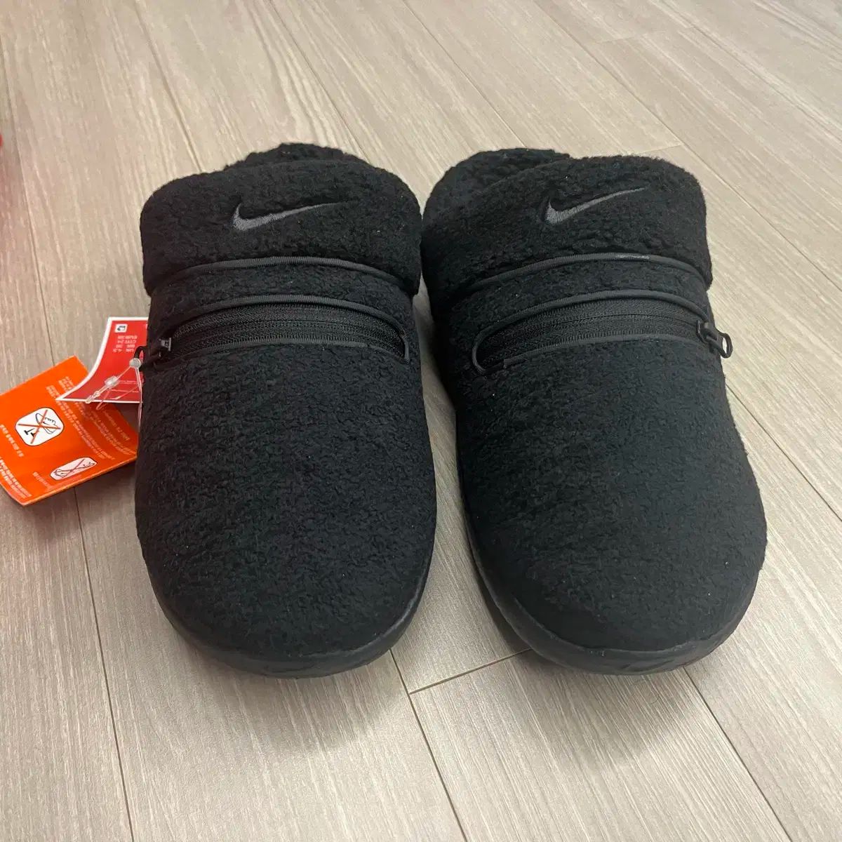 ナイキ コートバーロウ オールブラック ファーオール 商品 240