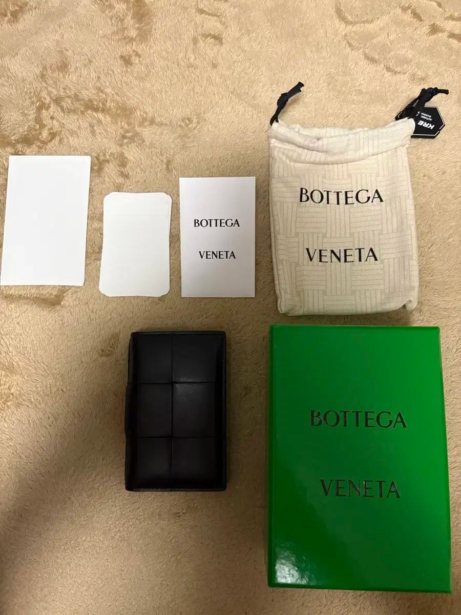 ボッテガ ヴェネタ フラップ カードケース ブラック