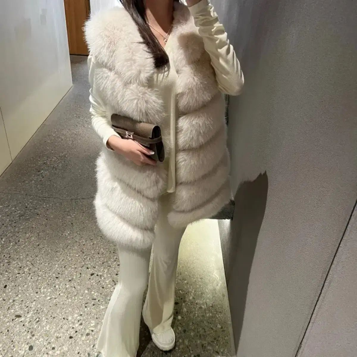 ポンポン段々フェイクファーベスト