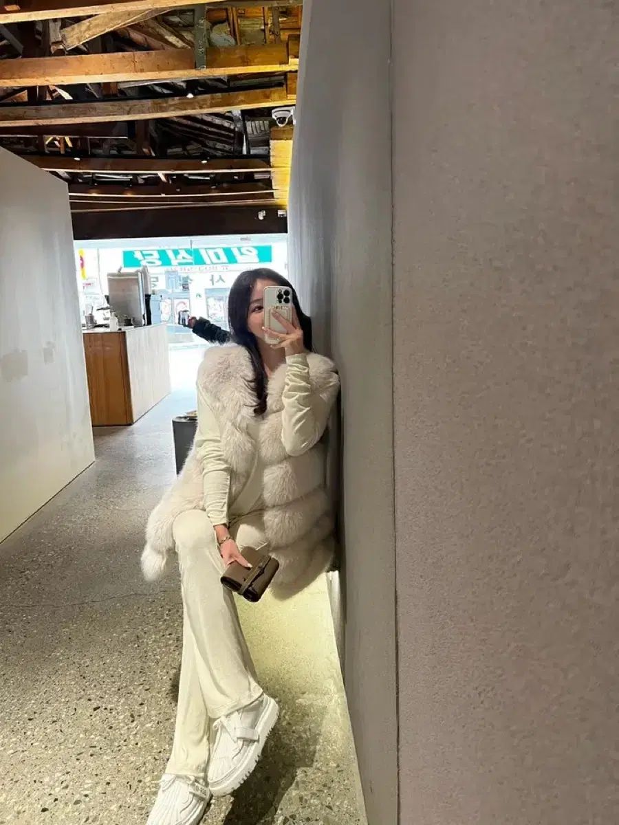 ポンポン段々フェイクファーベスト