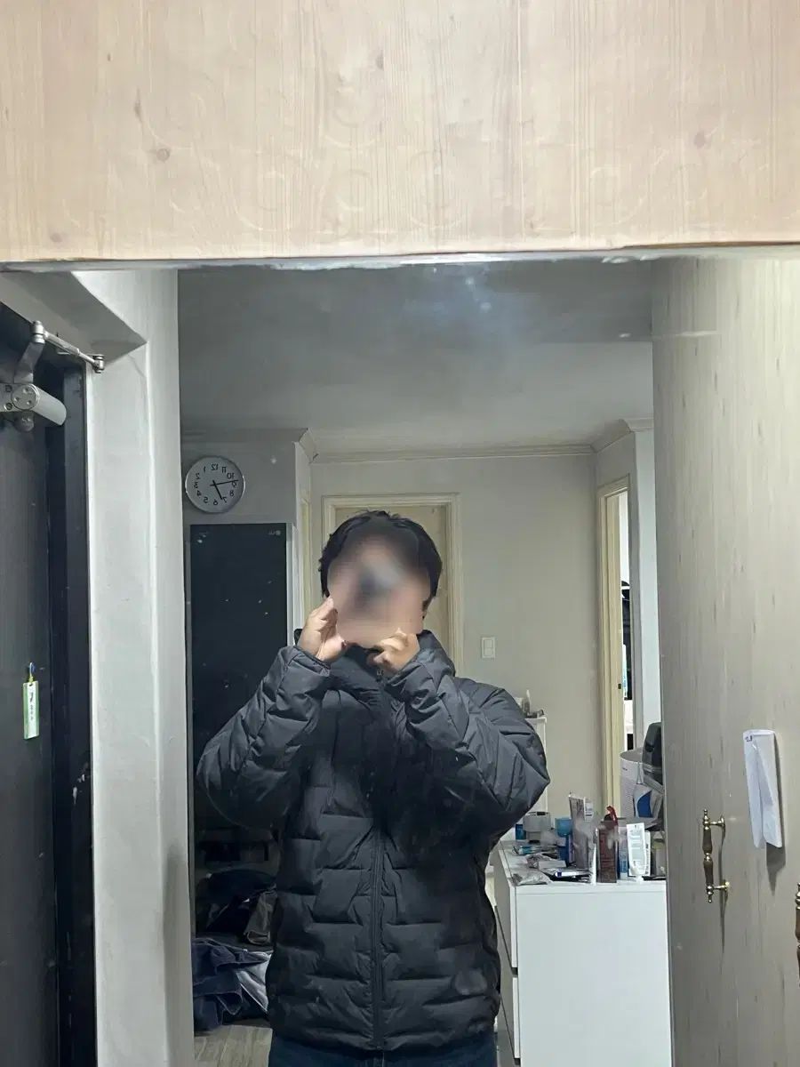 ユニクロ 軽量ダウンパフテックパーカ