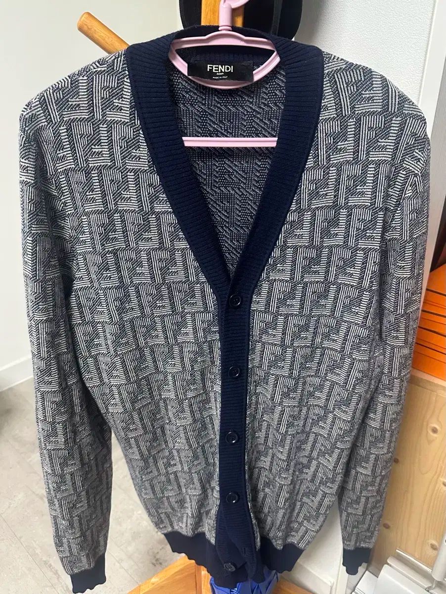 48 FENDI FFロゴ ウールカーディガン ほぼ