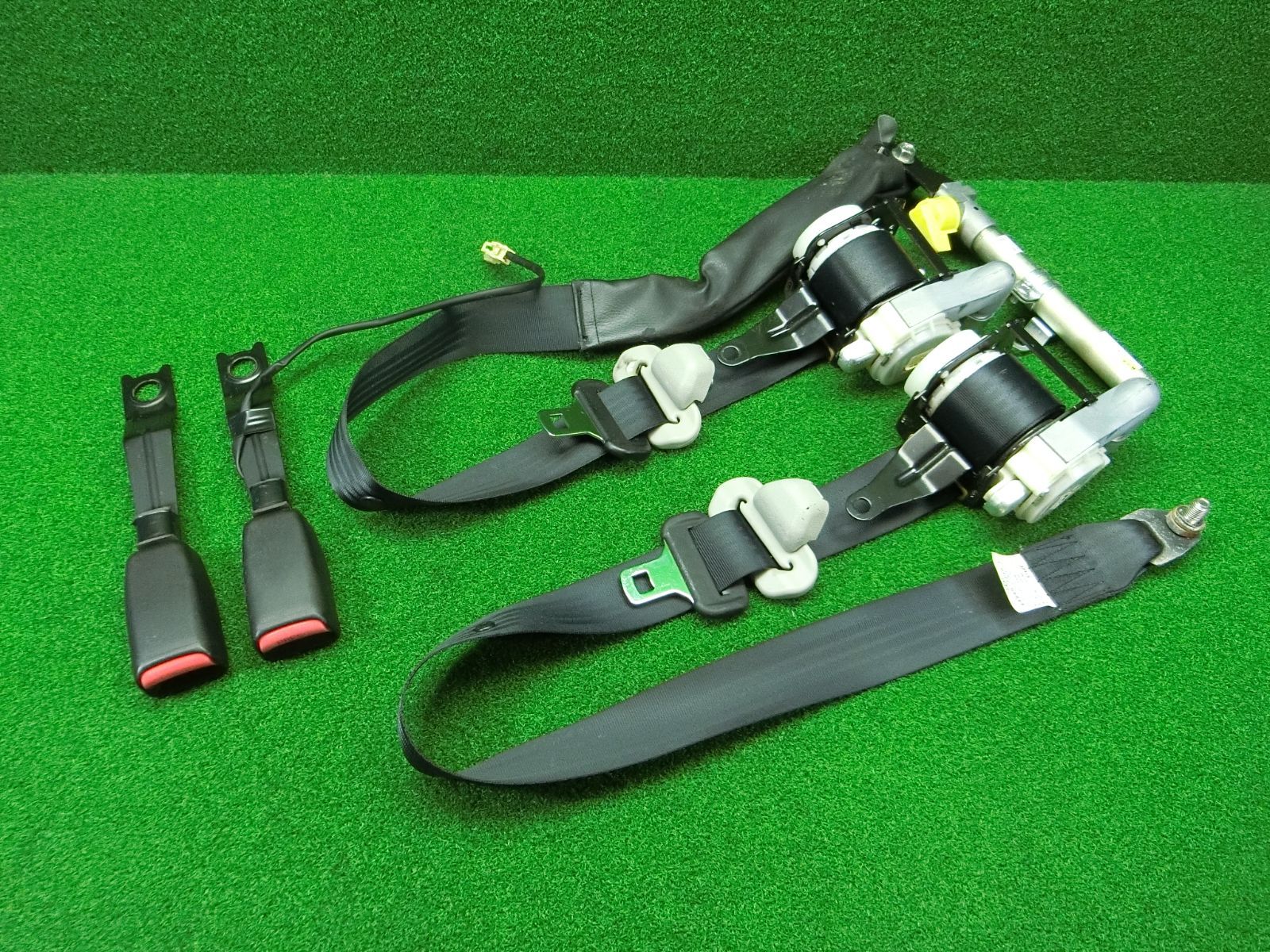 11930 スズキ セルボ HG 21 S フロント シートベルト 左右セット キャッチ 84940 72 J 0 84920 1