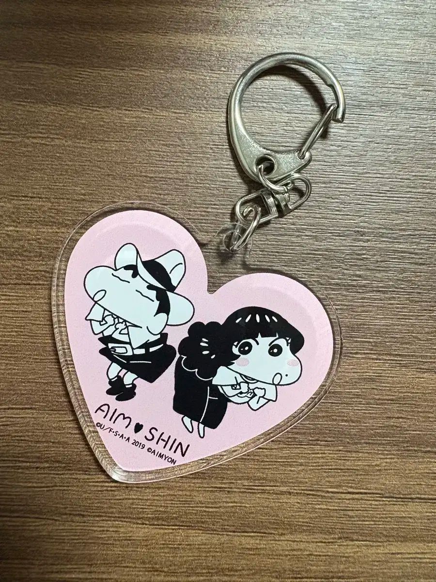 あいみょん クレヨンしんちゃん キーホルダー