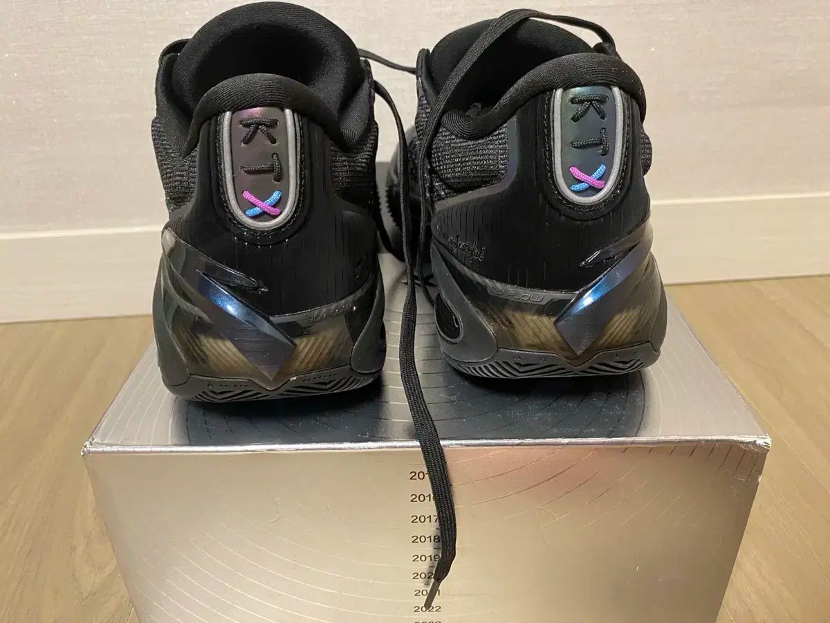  アンタ kt 10 トリプルブラック シューズ(男性用) バスケットボール