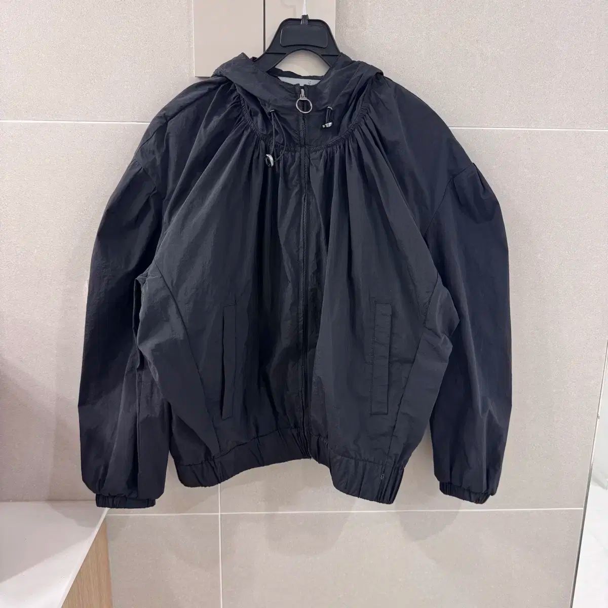 g_cut シャーリング クロップド ウィンドブレーカー