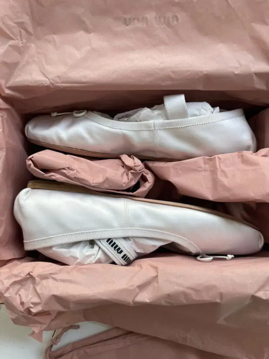 ミュウミュウ バレリーナ フラット サテン 白 38