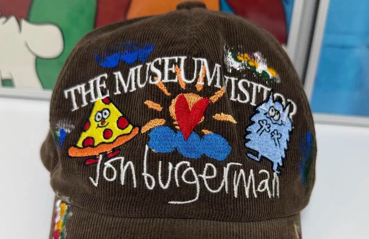 幅広い品揃え。 THE MUSEUM VISITOR x ジョーン バーガーマン ペインテッド ピザ - フォーク コーデュロイ ベースボールキャップ 品質100 ％ 保証！