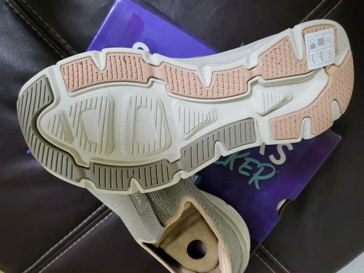 トープ ベージュ