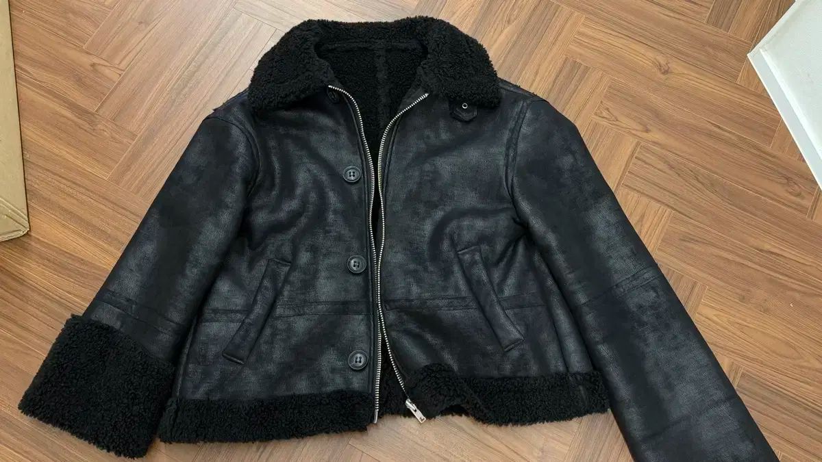 ブラック ムートン