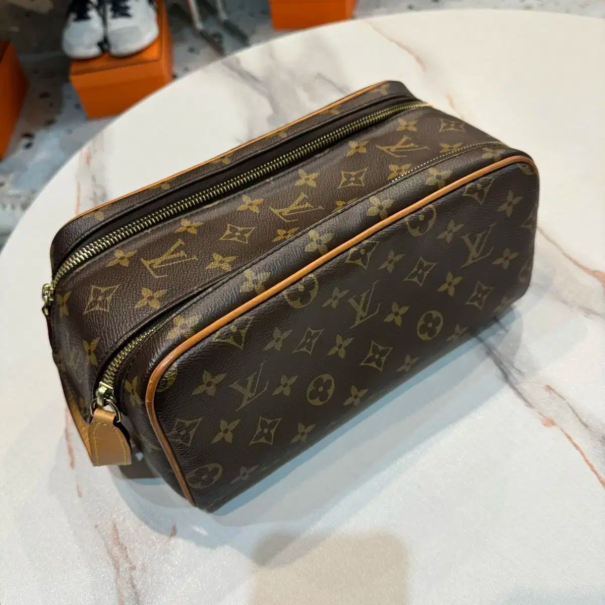 Louis Vuitton ルイヴィトン モノグラム ドップキット ブラウン