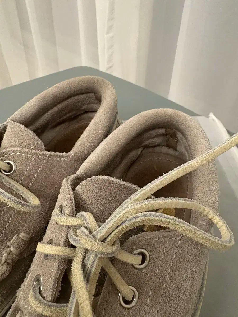 グレー スウェード