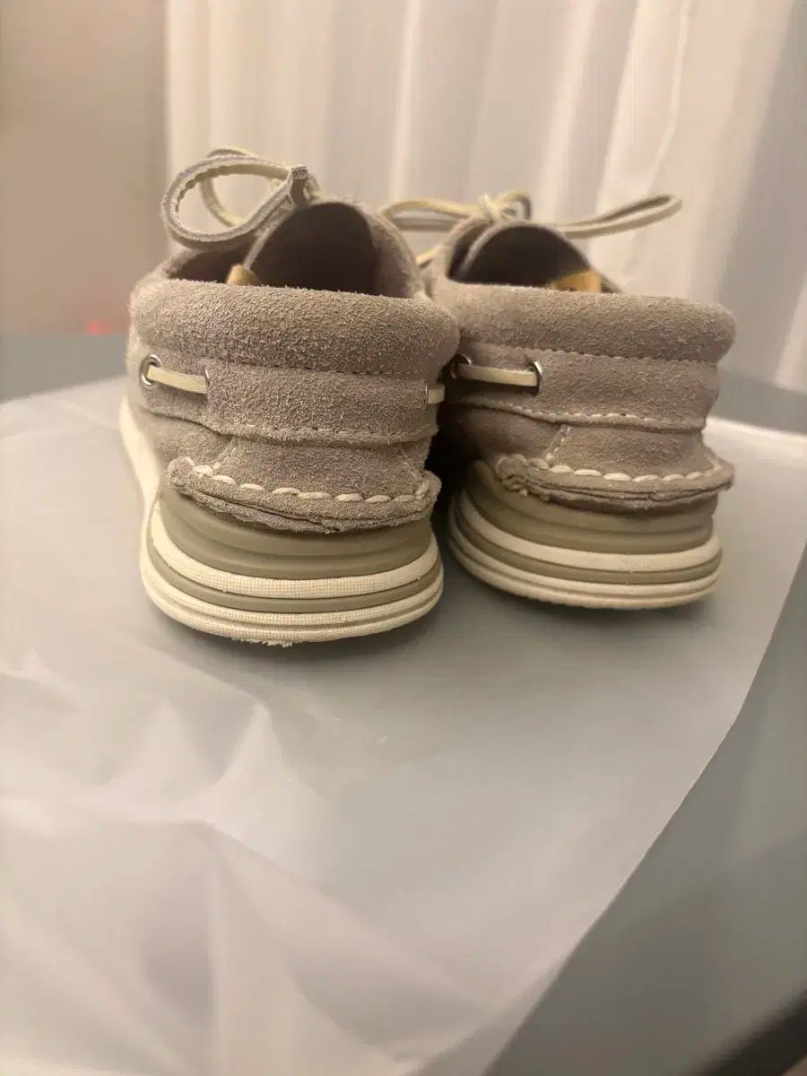 グレー スウェード