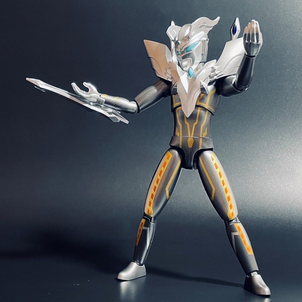 ブロックアクションフィギュア ウルティメイトシャイニング