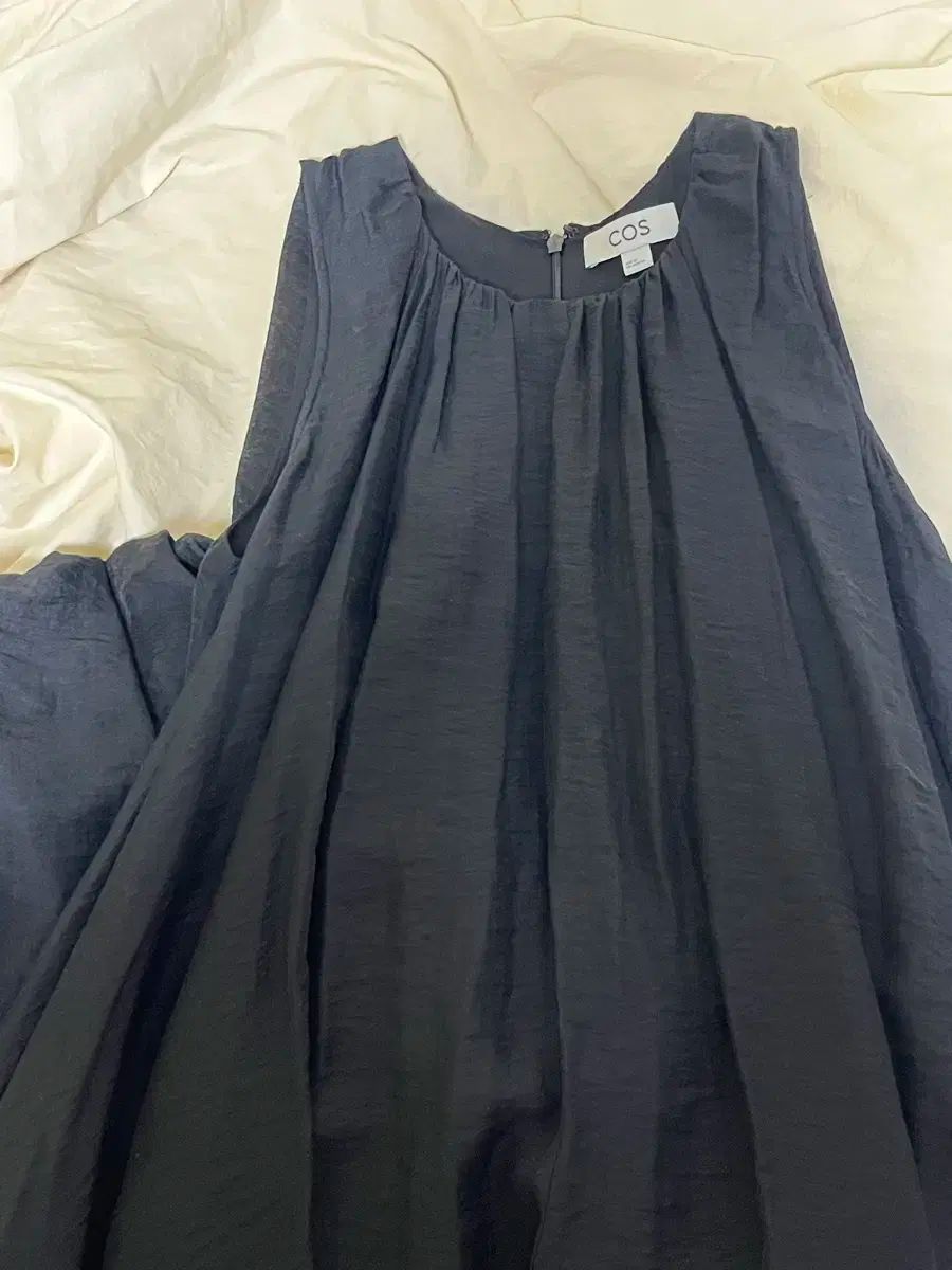Cos コス ブラック ONE PIECE