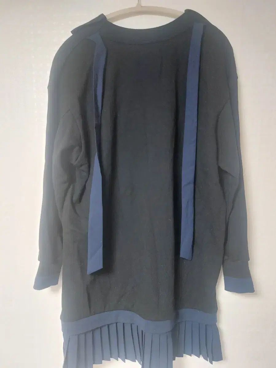 ラッキーシュエトゥ プリーツ ネック カラ ONE PIECE ブラック