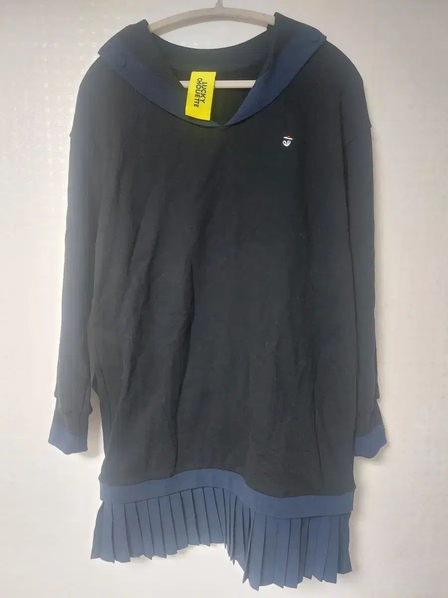 ラッキーシュエトゥ プリーツ ネック カラ ONE PIECE ブラック