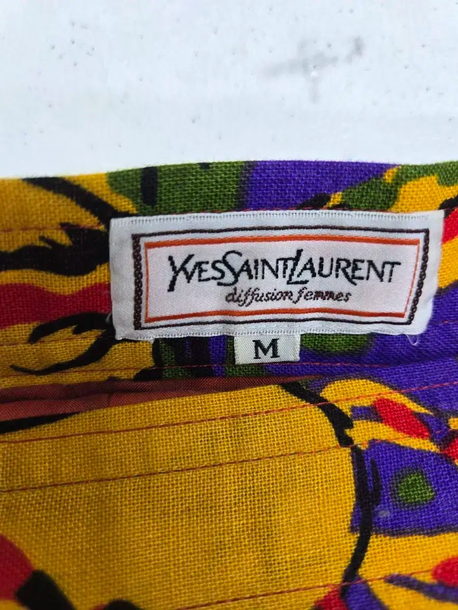 【期間限特別価格】 イヴ サンローラン 華やかなフラワー パータン スカート