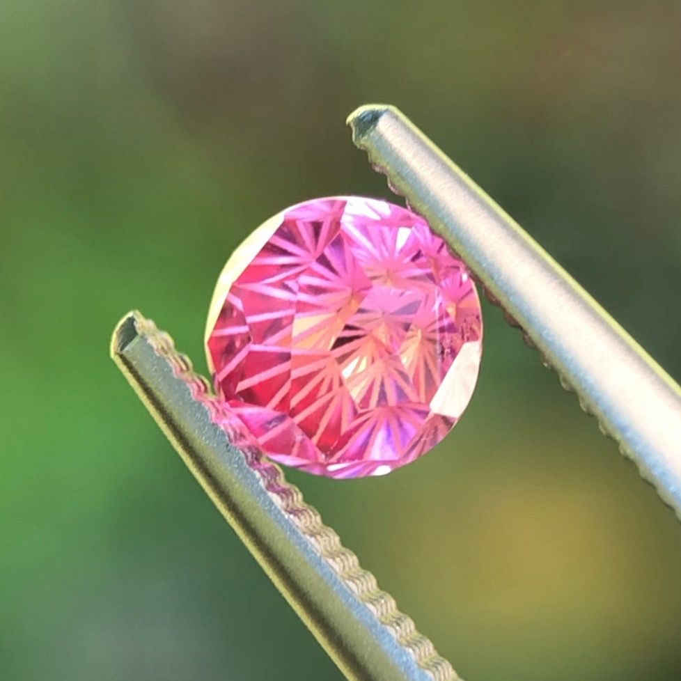 天然非加熱 ミャンマー産 ピンク スピネル ルース 0.68ct 強輝 美品 1点物 産地証明鑑別書付き - メルカリ