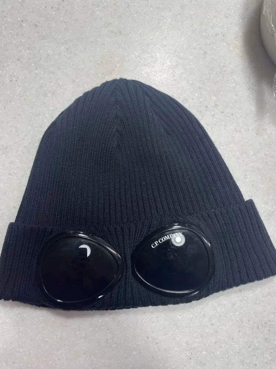 C.P. COMPANY シーピーカンパニー ゴーグル ビーニー ブラック