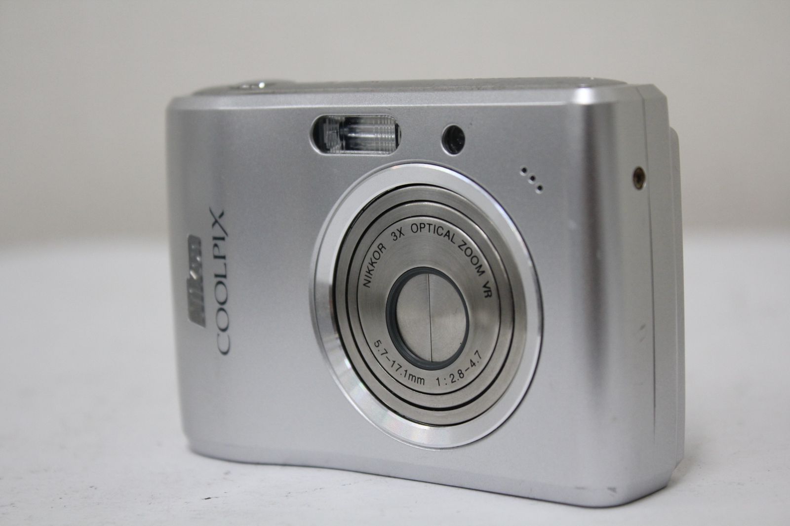 返品保証 便利な単三電池で使用可 ニコン Nikon Coolpix L15 コンパクトデジタルカメラ e3888