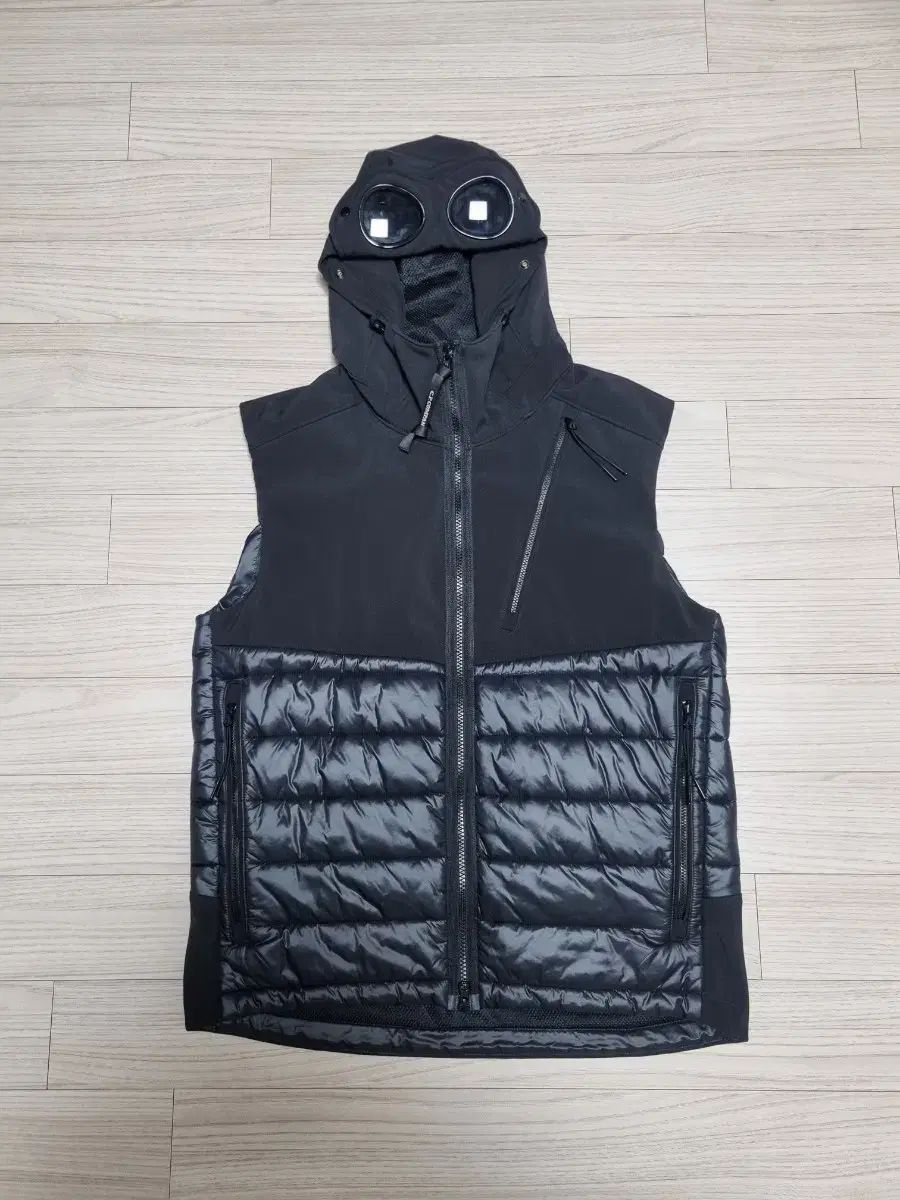 C.P. COMPANY シーピーカンパニー シェル ダウンベスト