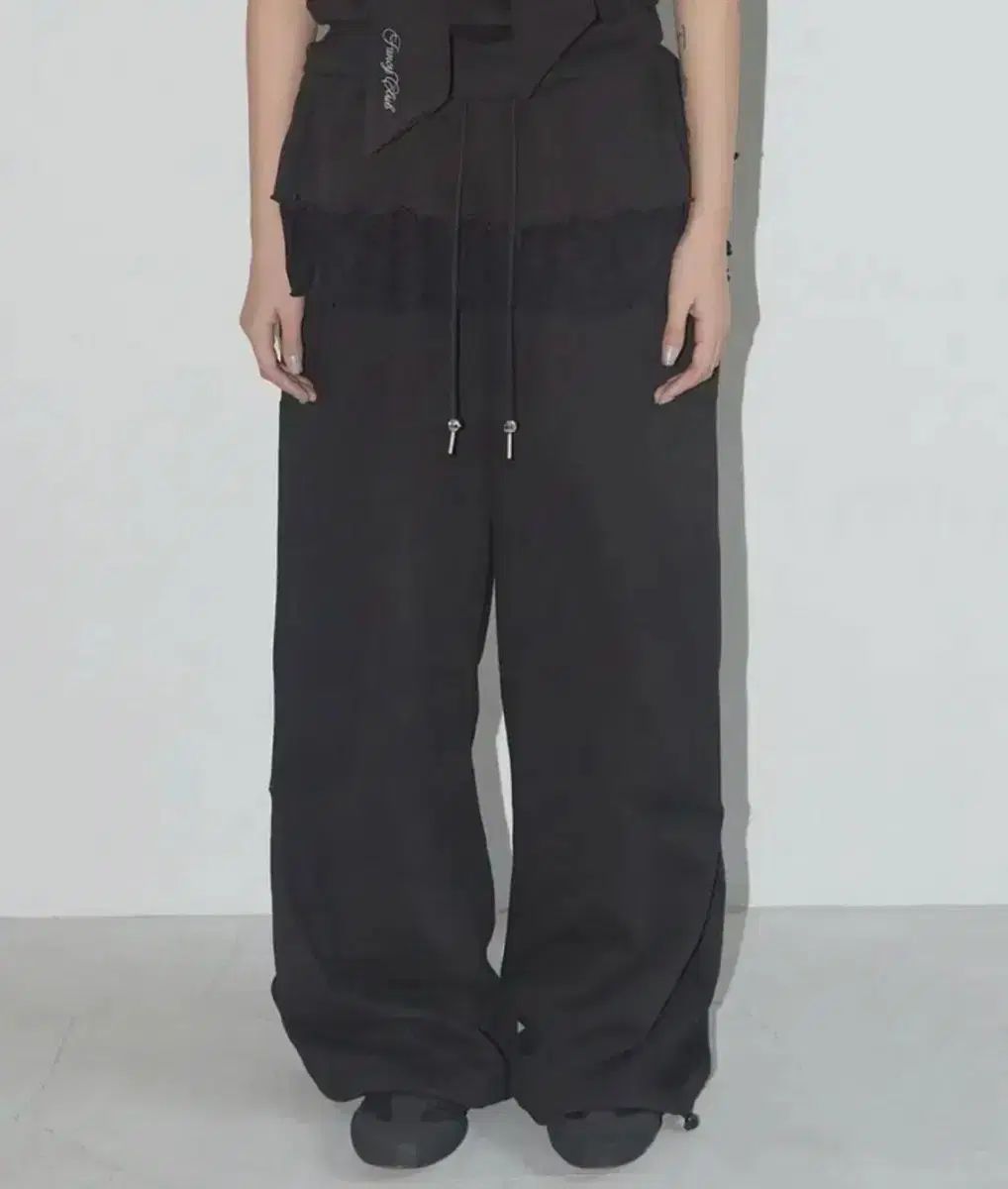 ファンシークラブ フリル レース ボタン スウェットパンツ ブラック