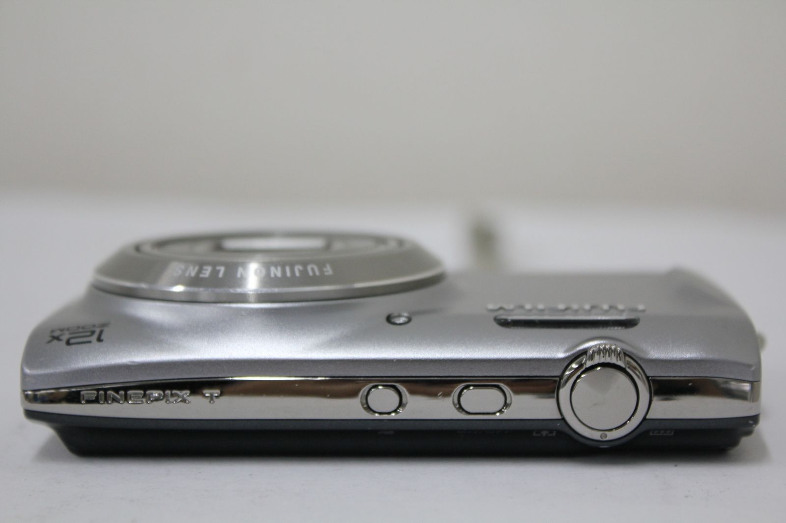 コンパクトデジタルカメラ