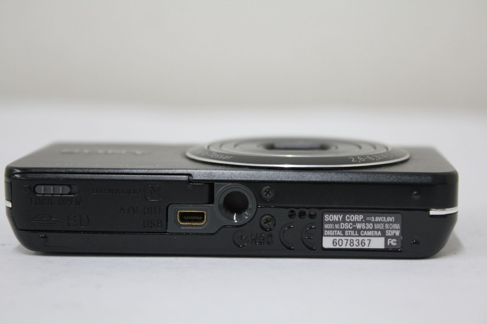 コンパクトデジタルカメラ