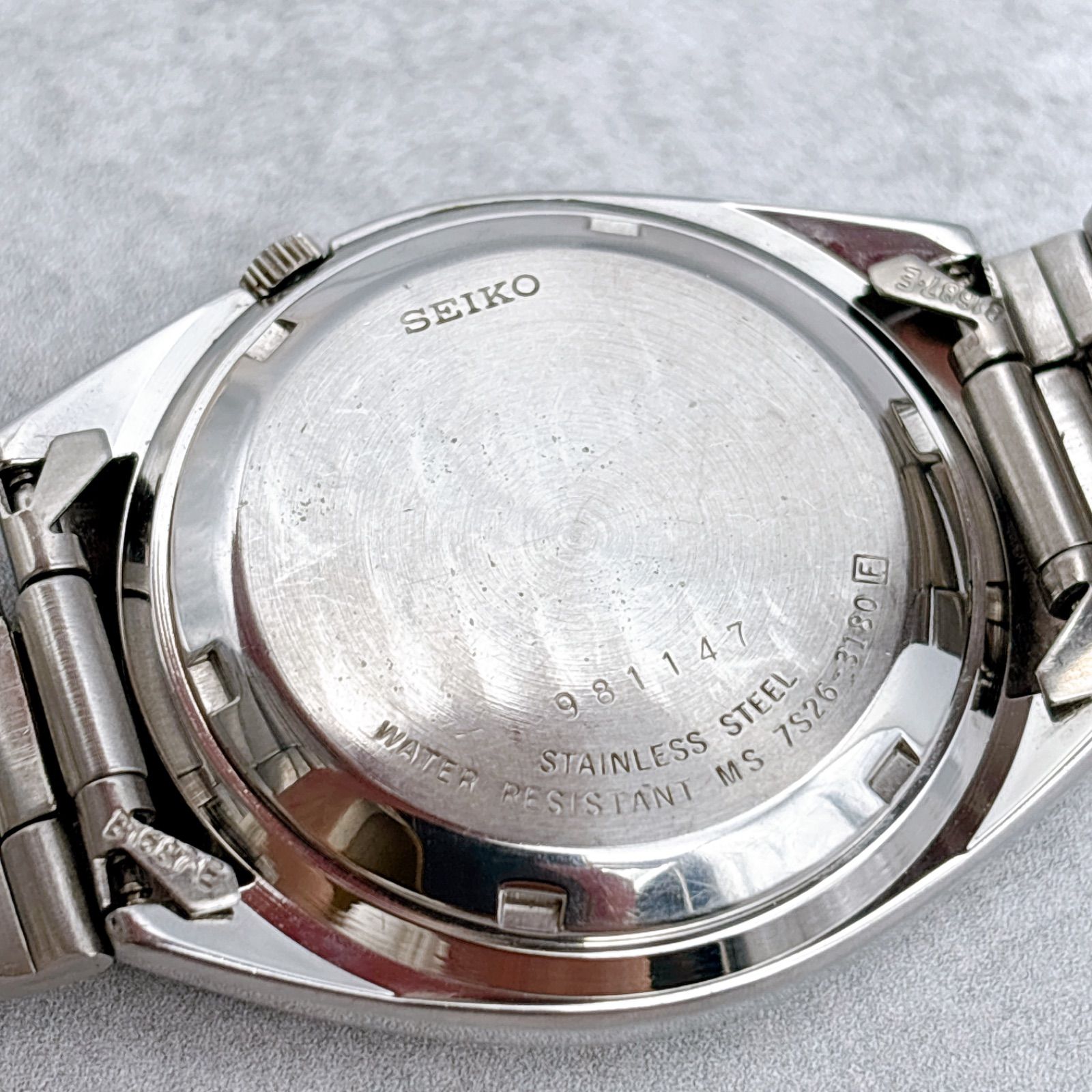 腕時計 ブラック文字盤