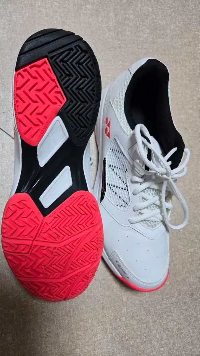 YONEX テニスシューズ 270