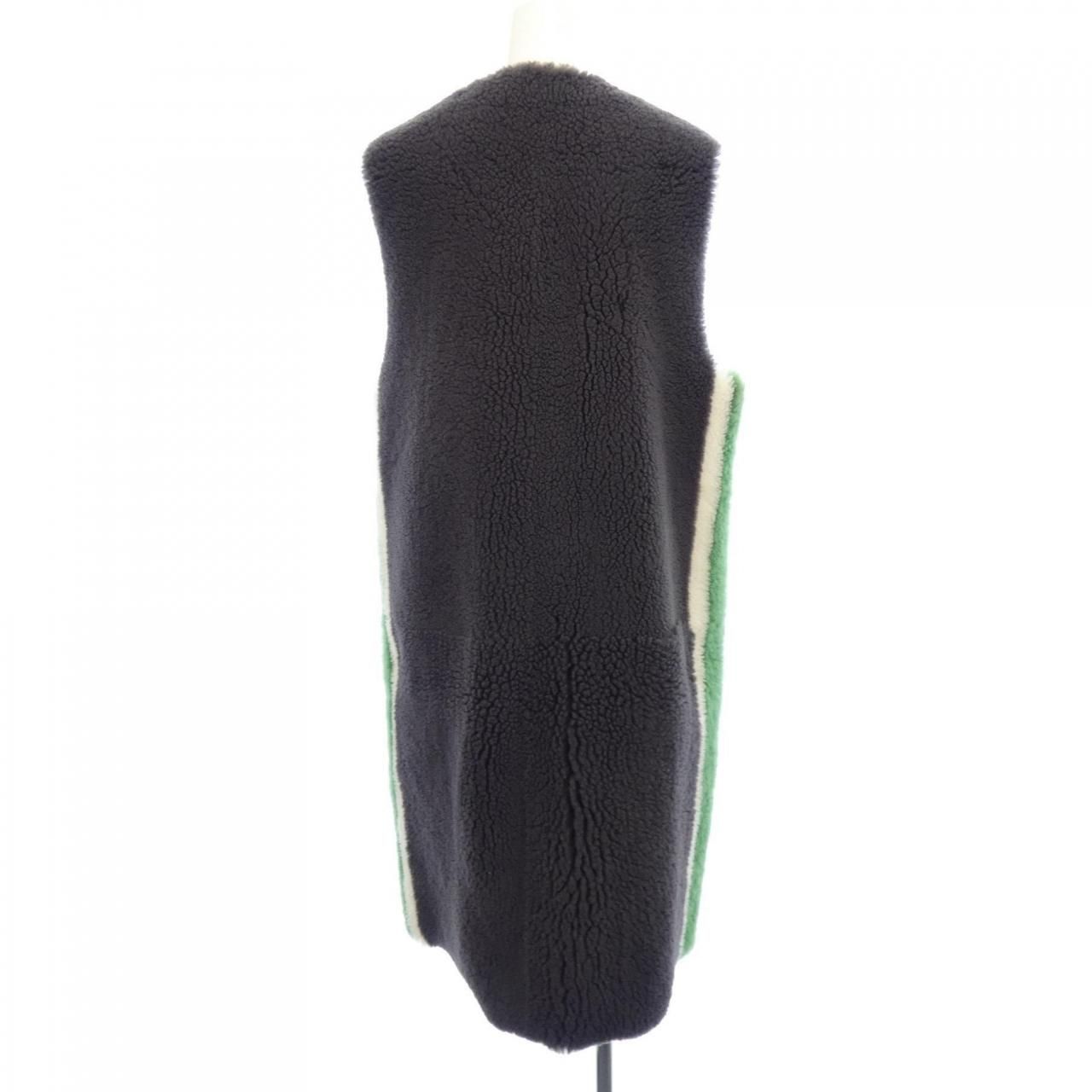 カールドノヒュー KARL DONOGHUE ムートンベスト