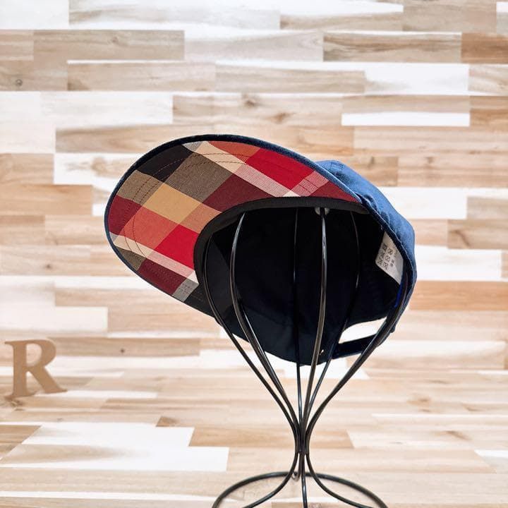 ブルーレーベルクレストブリッジ ベロア キャップ ツバ裏チェック柄 紺×赤