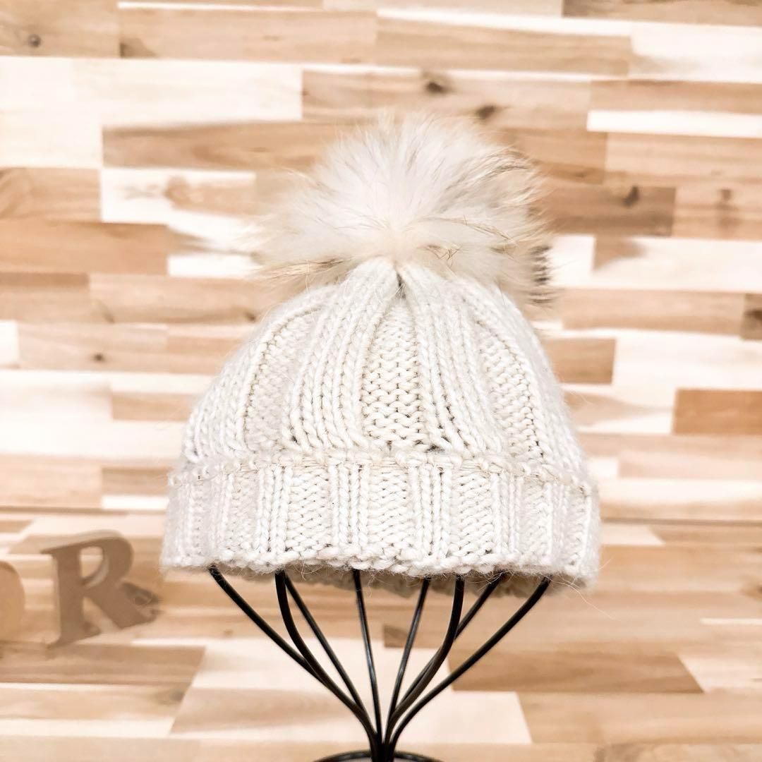 カシラ ボリューム ファー ボンボン 編み込み ニット帽 アイボリー×ベージュ