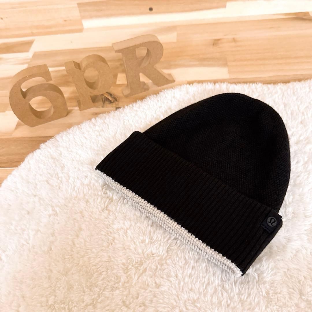 ルルレモン ラバー ピスタグ ロゴ ダイヤ ワッフル ニット帽 黒ブラック×白 モノトーン