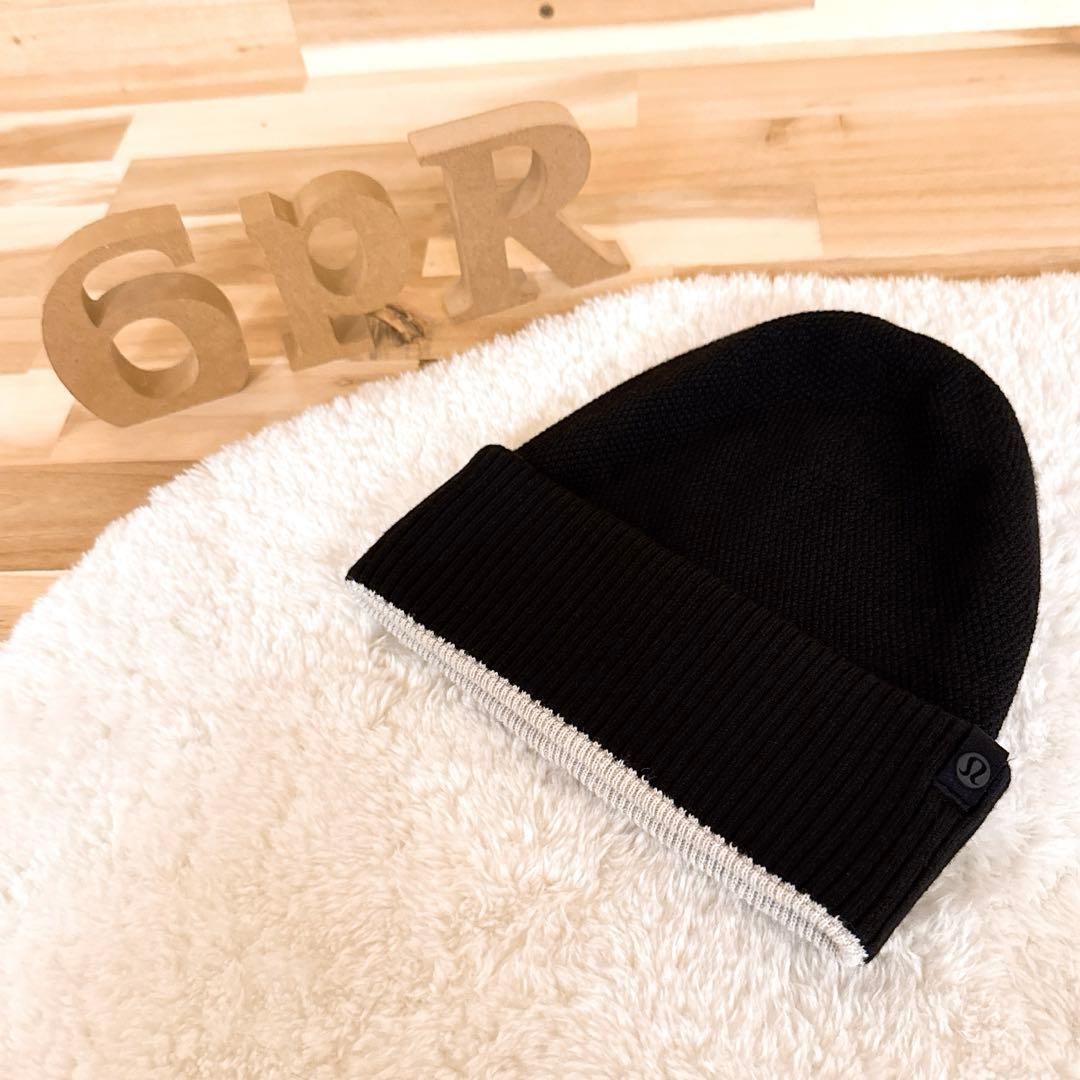  ルルレモン ラバー ピスタグ ロゴ ダイヤ ワッフル ニット帽 黒ブラック×白 モノトーン ニット帽 ビーニー 帽子