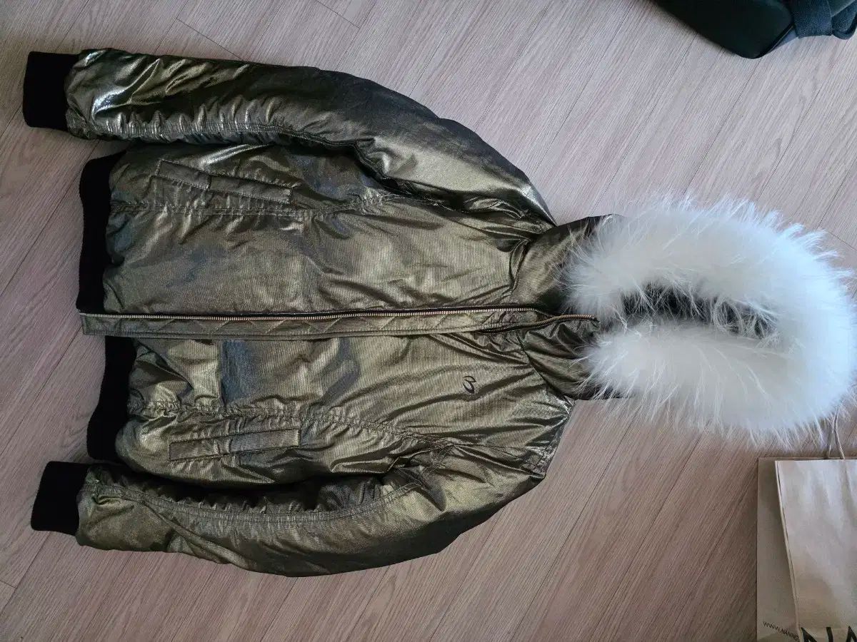 マスターバニー ゴルフ 金色 ダウン アウター 白 ファー