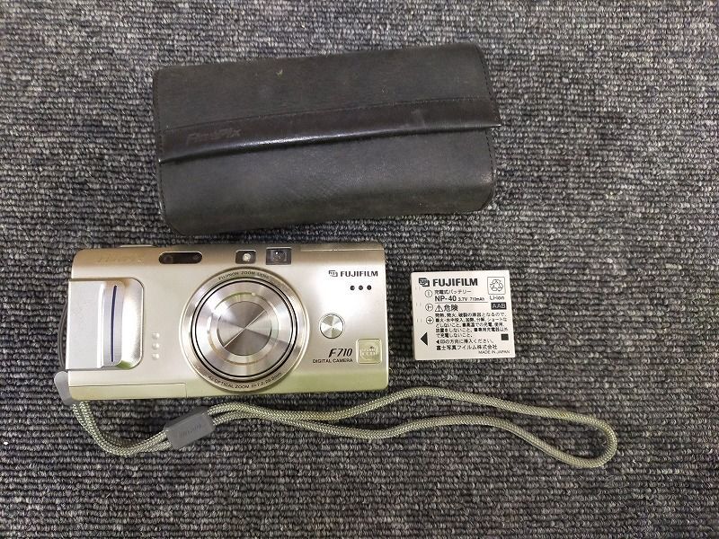 E24-20251116-03 【動作未確認】FUJIFILM FinePix F710 本体 ケース