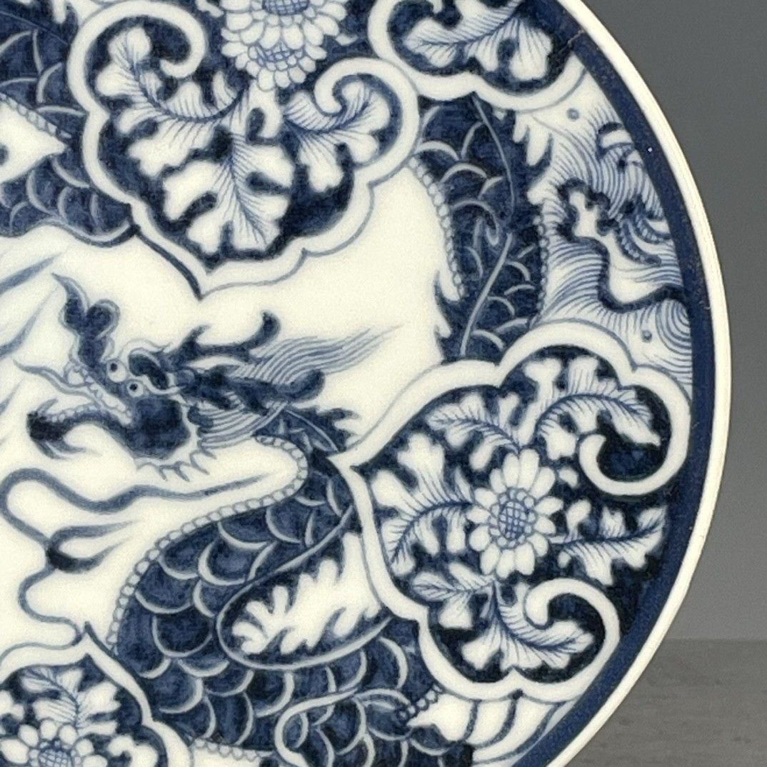 竜紋の筆立て文鎮  装飾品 美品 景徳鎮 陶磁器 工芸品 美術品 置物 竜紋の筆立て文鎮 装飾品 景徳鎮 陶磁器 工芸品 美術品