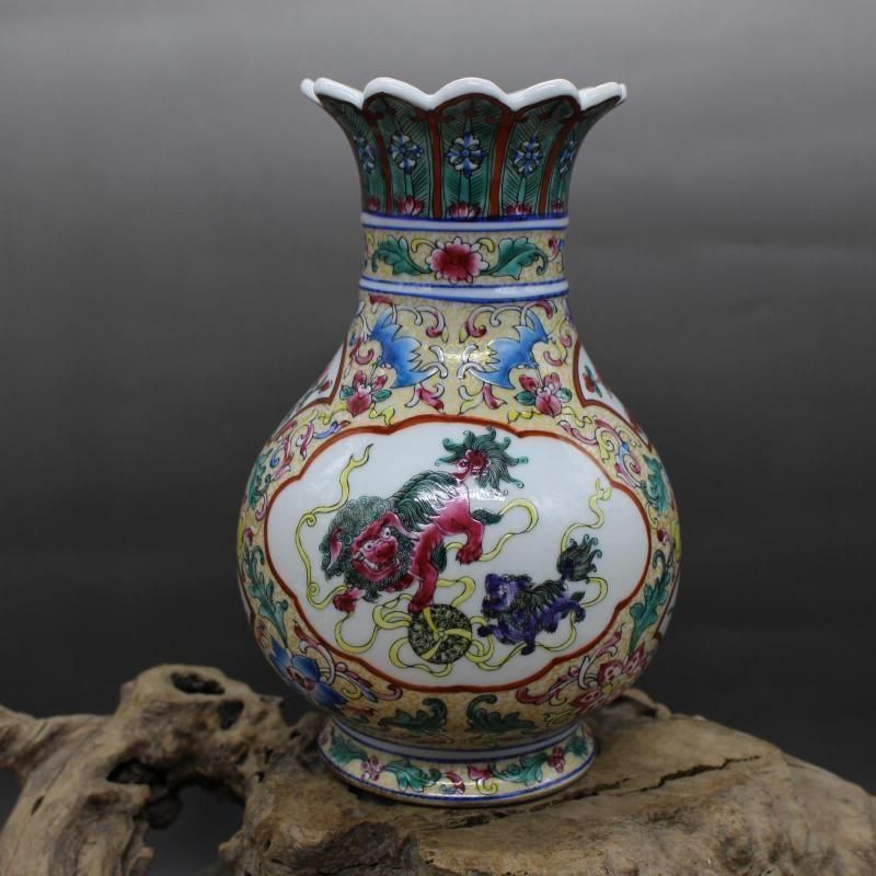 清乾隆粉彩獅紋花口玉壺春瓶 景徳鎮 陶磁器 装飾品 現代工芸品 美術品 置物 清乾隆粉彩獅紋花口玉壺春瓶 景徳鎮 陶磁器 装飾品 現代工芸品 美術品
