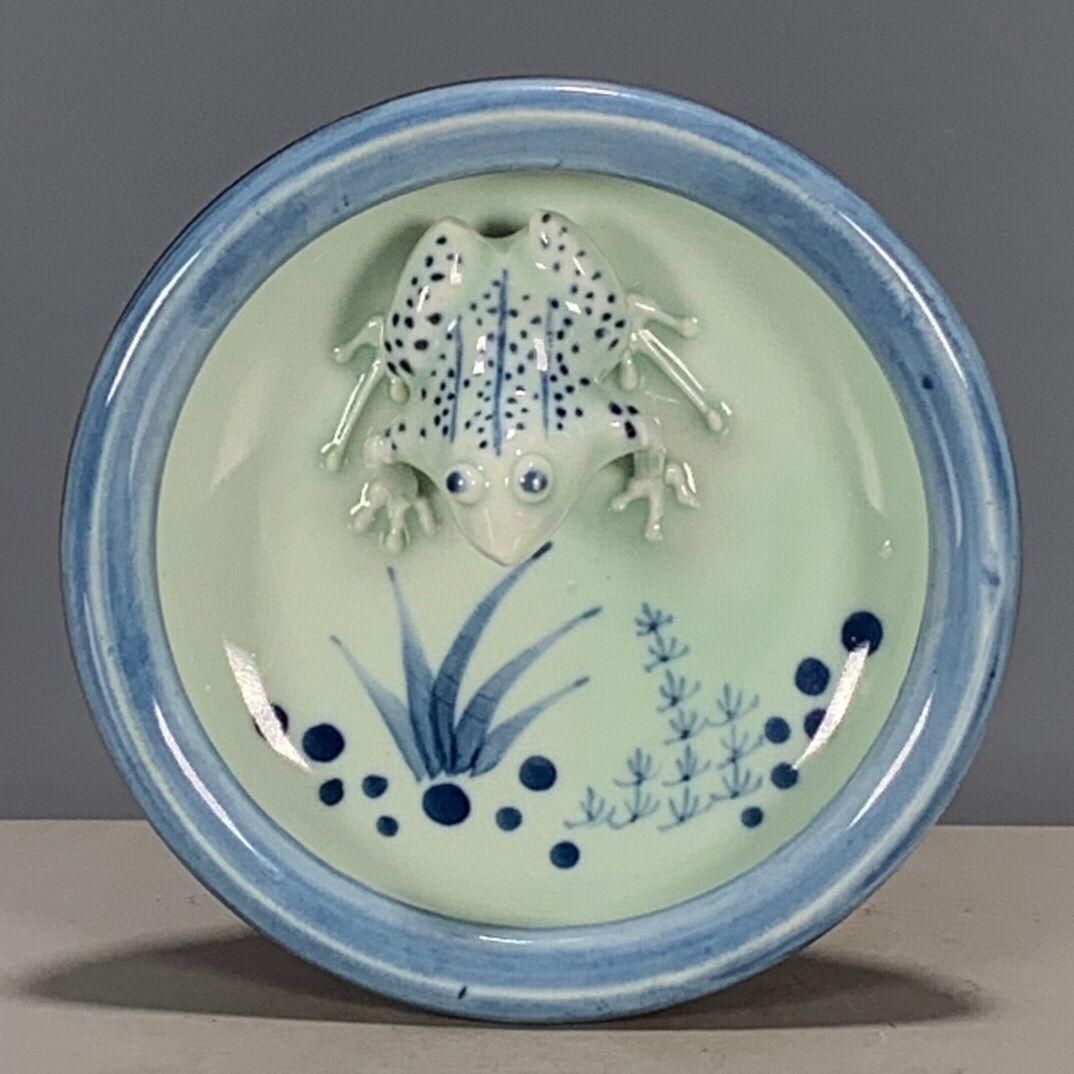 磁器 手画青花浮彫り産声来財筆洗書道具 文房具 装飾品 現代工芸品