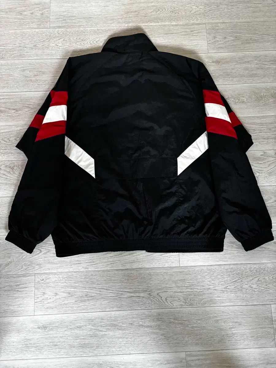 FC ウィンドブレーカー