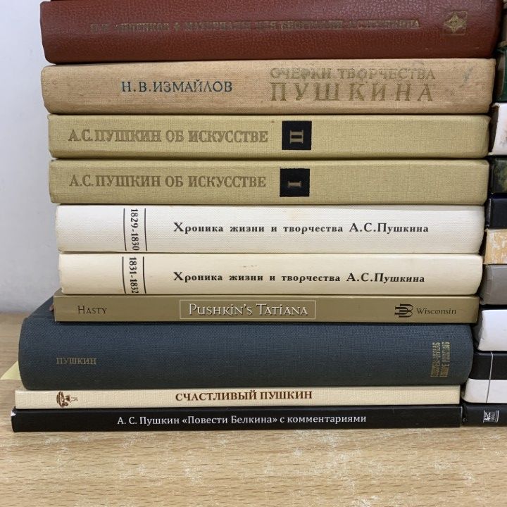 01 ! プーシキンのロシア語などの洋書 約35冊大量セット 本 文学 エッセイ 創造性 小説 詩人 宗教 手紙 ソビエト B