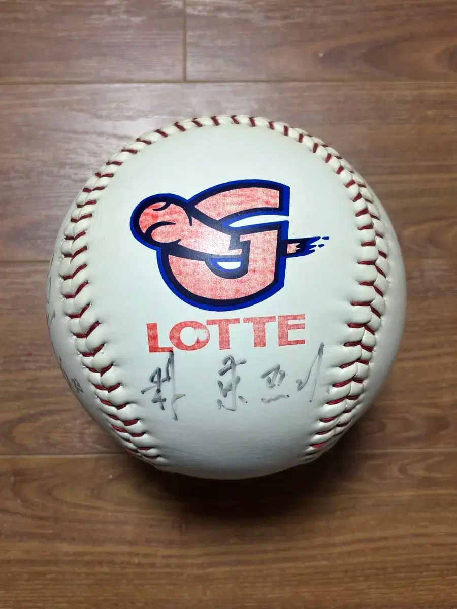 ロッテ ジャイアンツ パク ドンヒ ユン ハクギル ヨム ジョンソクなど大型球サインボール