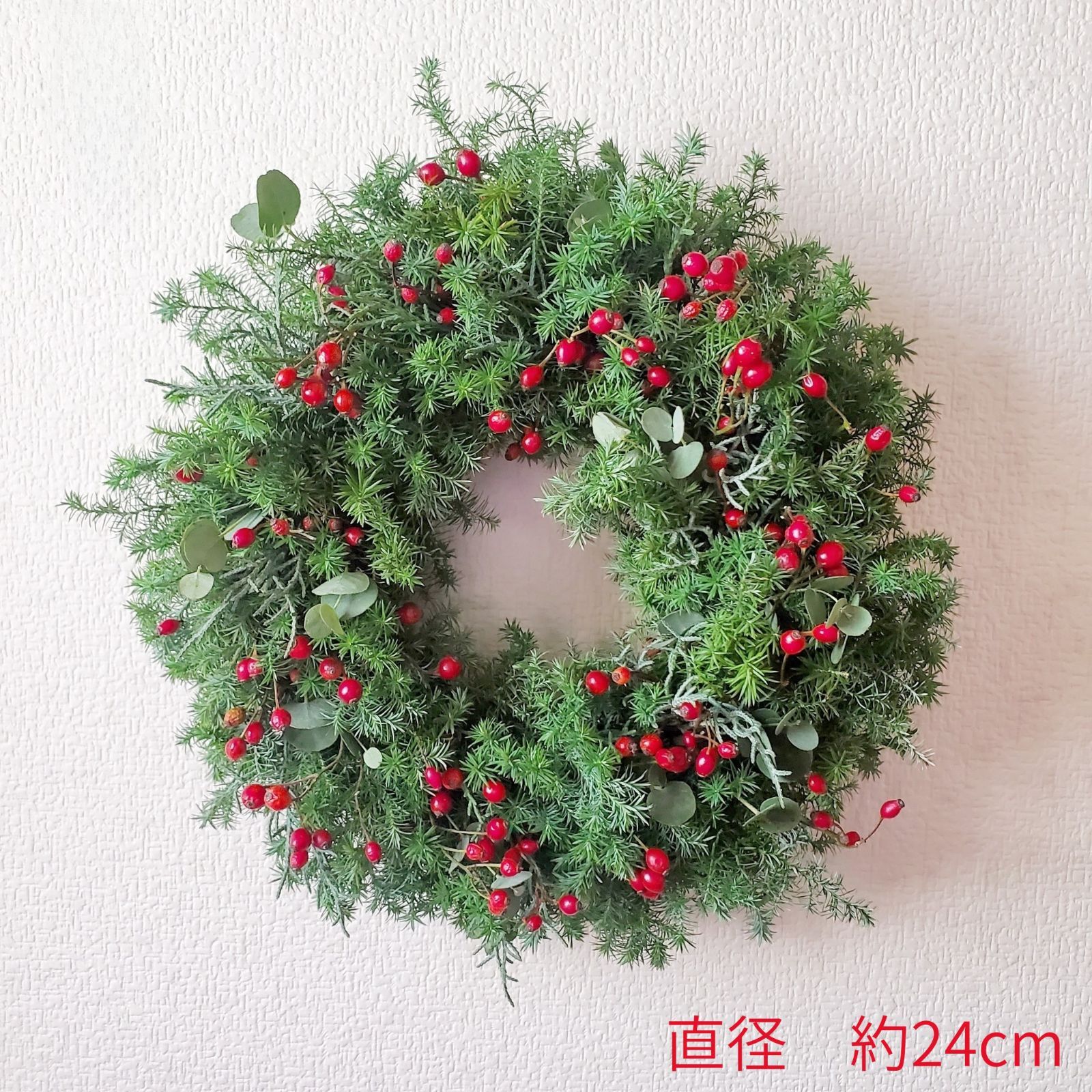 3種類のコニファーと野バラの実を使ったナチュラルリース クリスマス