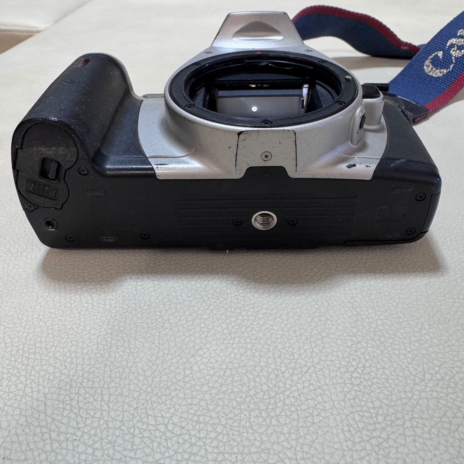 Canon EOS Kiss IIIフィルム一眼レフ キャノン 付属品あり Canon EOS Kiss III L フィルム一眼レフ の使い方 | Totte Me Camera