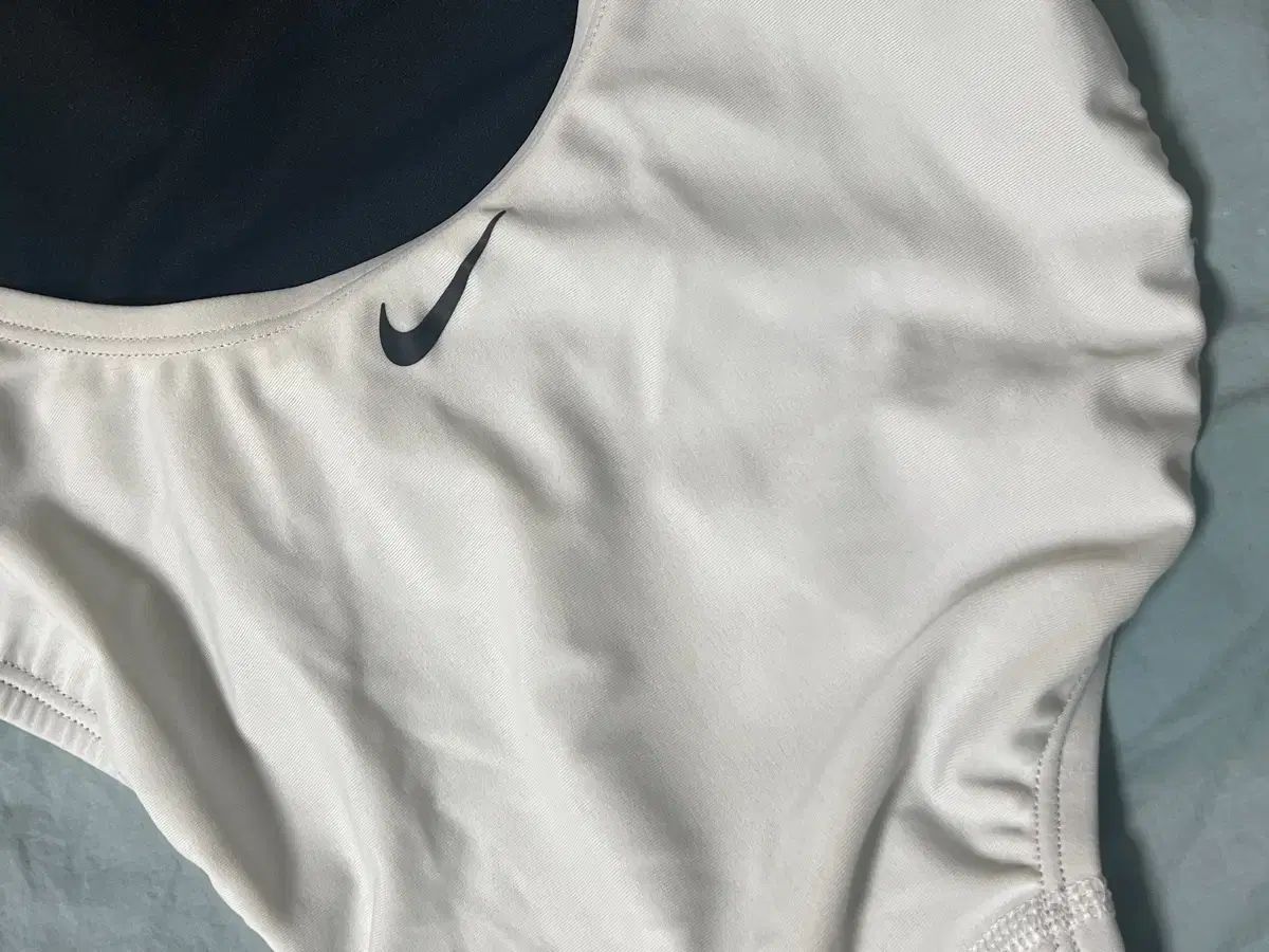 ロゴカットアウト