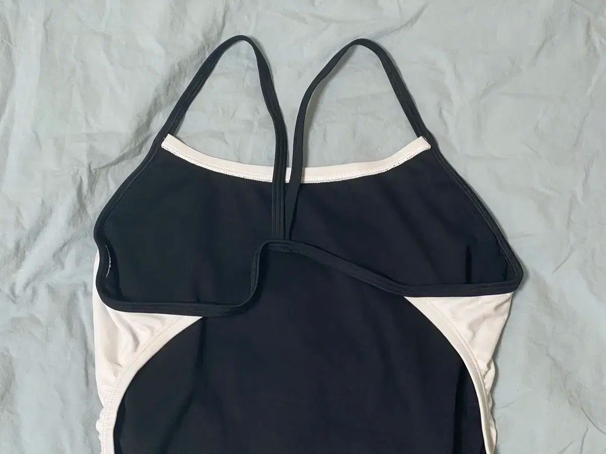  ナイキSwim ロゴカットアウト 白 32 その他 水着 ラッシュガード