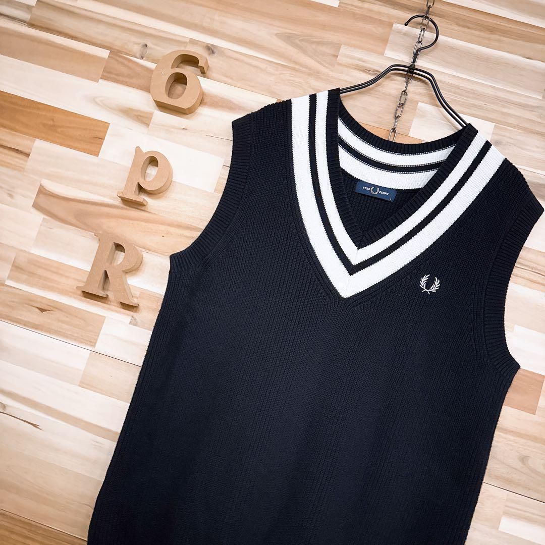 フレッドペリー モノトーン Vネック チルデン ニットベスト M 黒 白ホワイト