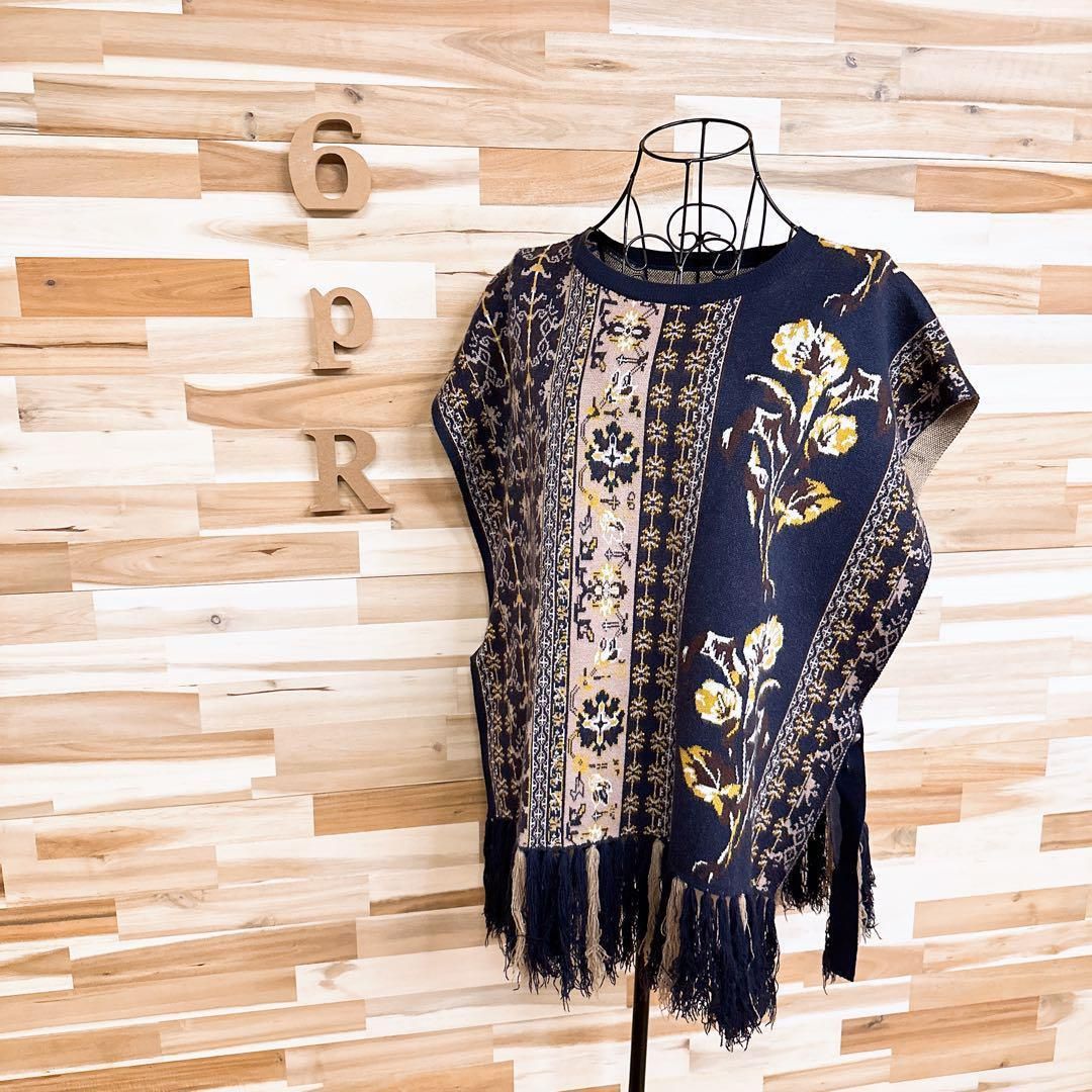アメリ ジャガード織 エスニック×花柄 フリンジ ニット ベスト レーヨン 紺
